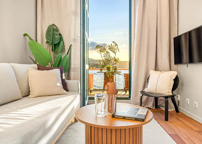 Heimby Homes - Seaside Balcony Берген